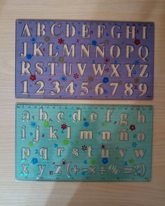 Coppia di stencil con lettere e numeri 
