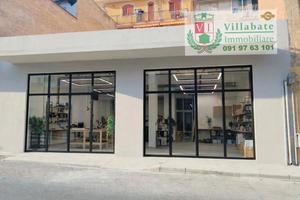 Locale Commerciale di mq 130 con 2 vetrine