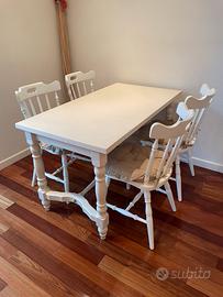 Tavolo e sedie