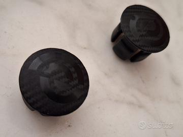 Tappi stile carbonio per manubrio bici