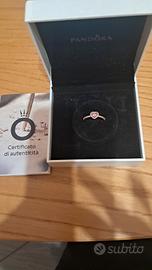 Anello Pandora a cuore rosa in rilievo 