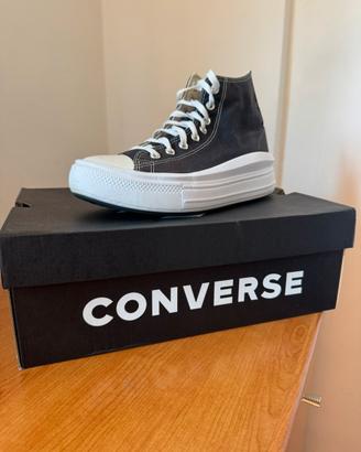 Converse nere