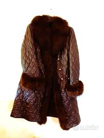 Cappotto elegante con pelliccia di volpe blu