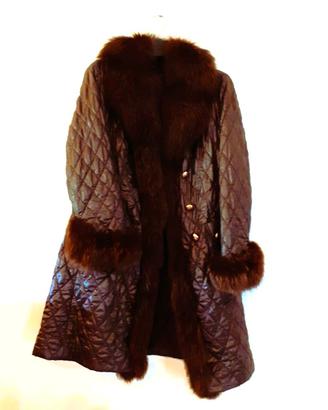Cappotto elegante con pelliccia di volpe blu