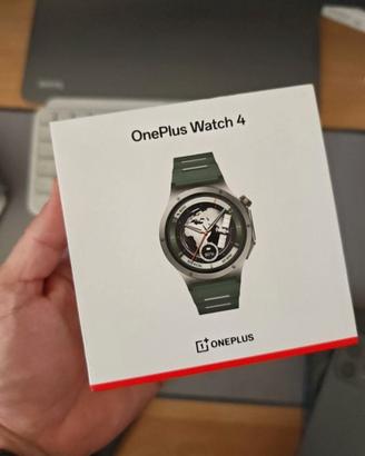 Smartwatch Oneplus Watch 4 pari al nuovo
