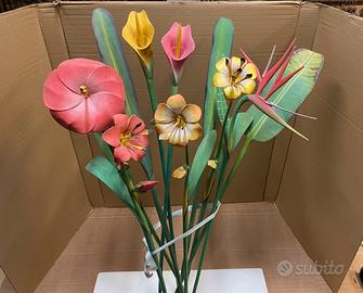 FIORI IN LEGNO INTAGLIATO.
