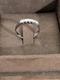 Anello oro bianco 18kt con diamanti – 5 pietre