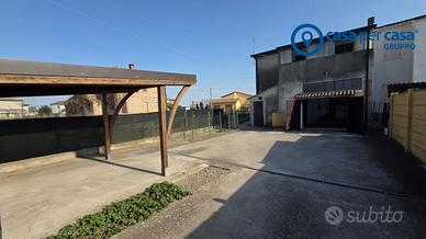 Abitazione su due livelli con garage e Locale comm