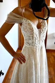 Abito da sposa con glitter, strascico e pizzo