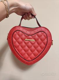 BORSA ROSSA A FORMA DI CUORE XON FOULARD