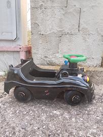 macchinina giocattolo 