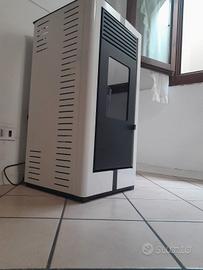 Stufa a pellet Elfire con accessori – ottime condi