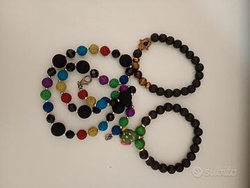 collana con due bracciali in pietra vulcanica