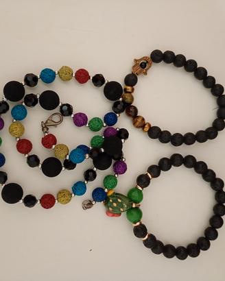 collana con due bracciali in pietra vulcanica