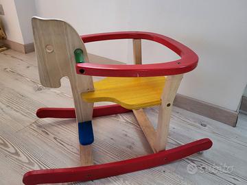 Cavallo a dondolo in legno per bambini