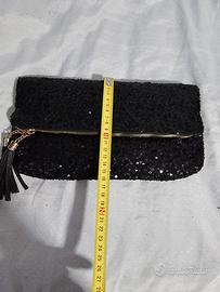 Pochette nera con paillettes e dettagli oro