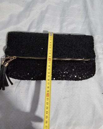 Pochette nera con paillettes e dettagli oro