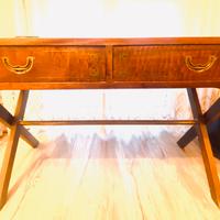 Scrivania in legno massello e pelle