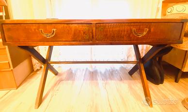 Scrivania in legno massello e pelle