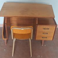 scrivania anni '60 in legno