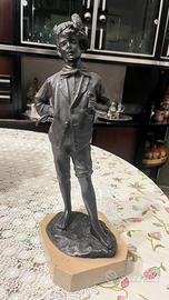 Statua in bronzo: "Lo scugnizzo"