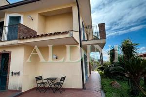 S14614 villa con giardino zona san gregorio