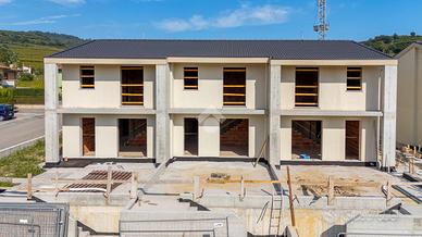 VILLA A SCHIERA A SOAVE