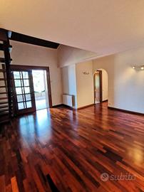 Attico con terrazzo e box, Cassia-La Giustiniana