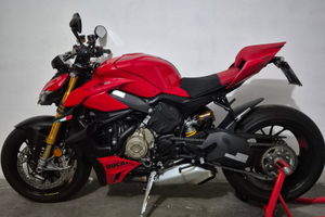 Ducati streetfighter V4S 2024 perfetta