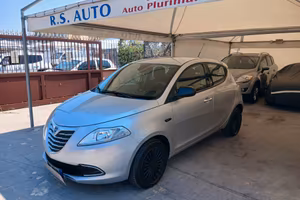 Lancia Ypsilon 1.2 69 CV 5 porte full 13