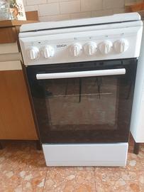 Cucina con piano a gas 4 fuochi e forno elettrico