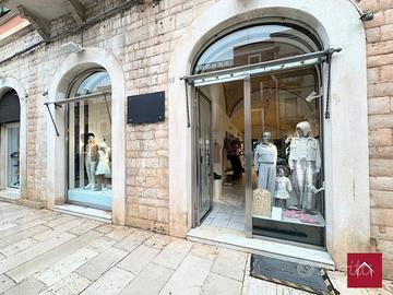 Locale com. di pregio in Corso V. Emanuele n.68/70