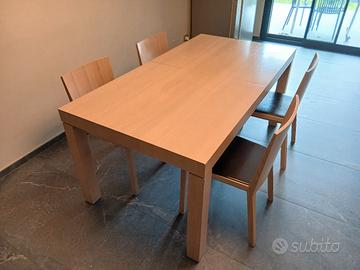 Tavolo con 4 sedie