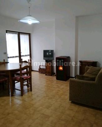 tavolo rotondo e 4 sedie legno 