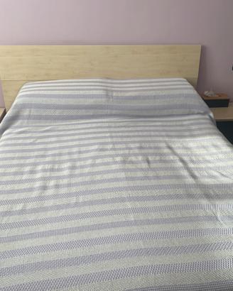Camera matrimoniale con letto contenitore