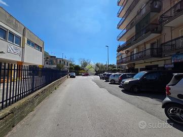 NEGOZIO A NAPOLI
