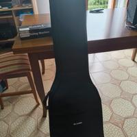 basso Harley Benton + cassa e accessori 