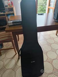 basso Harley Benton + cassa e accessori 