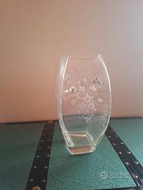 Vaso con motivi floreali 