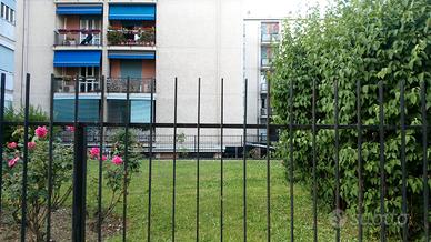 Garage box auto, via Borsa 59, Monza