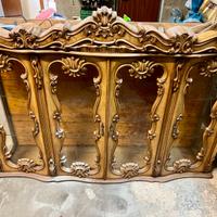 Vetrina stile barocco con luci interne