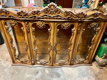 Vetrina stile barocco con luci interne