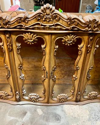 Vetrina stile barocco con luci interne