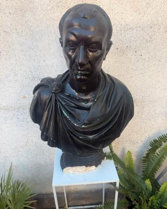 Busto di Giulio Cessre in gesso stile classico