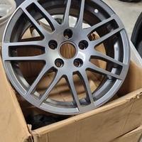 Cerchi in lega r16"
