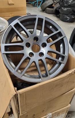Cerchi in lega r16"