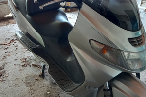 Suzuki burgman an 250