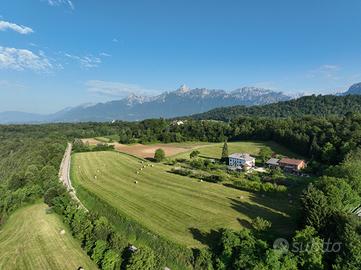 Terreni agricoli con edifici