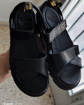 sandali Dr Martens modello VOSS per bambina