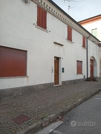 Casa accostata con scoperto e box auto